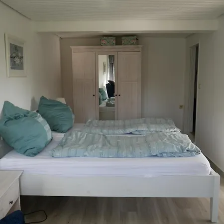 Unter Reet Risum-Lindholm